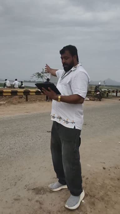 BTS of making VARSAVI DENE TU by @faruk_gayakwad @sehzad_mansuri
Soulful voice by @dixitpahadamusic
Beautiful @ishikatoria