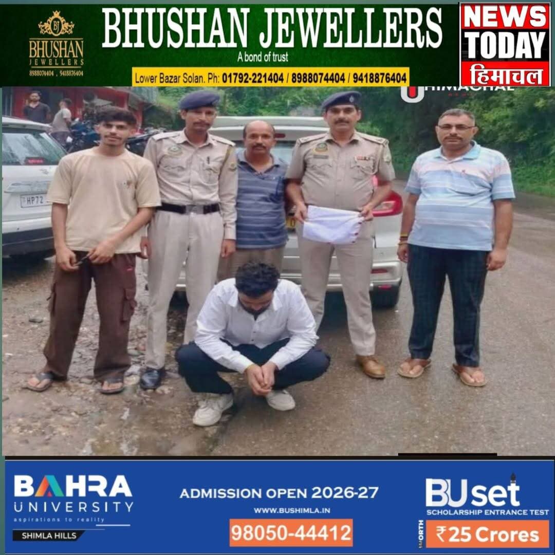 फल-सब्जियों के लिफाफे में सिगरेट की डिब्बी, अंदर छिपा था 7.01 ग्राम चिट्टा; 28 वर्षीय विशाल कुमार गिरफ्तार।
कांगड़ा: नशे के खिलाफ अभियान के तहत कांगड़ा पुलिस ने एक बार फिर बड़ी कार्रवाई करते हुए 7.01 ग्राम चिट्टा/हेरोइन बरामद की है। पुलिस चौकी आलमपुर की टीम ने टैक्सी नंबर HP 01 DA 1047 की तलाशी के दौरान यह नशे की खेप बरामद की।
पुलिस के अनुसार आरोपी ने चिट्टे को बेहद शातिराना तरीके से फल-सब्जियों से भरे लिफाफे में रखी सिगरेट की डिब्बी के अंदर छिपा रखा था। हालांकि, पुलिस की सतर्कता के चलते आरोपी की यह चालाकी काम नहीं आई और तलाशी के दौरान नशा बरामद कर लिया गया।
मामले में पुलिस ने आलमपुर निवासी 28 वर्षीय विशाल कुमार को गिरफ्तार किया है। बरामद चिट्टे का वजन 7.01 ग्राम बताया गया है। पुलिस ने आरोपी के खिलाफ NDPS Act के तहत मामला दर्ज कर आगामी जांच शुरू कर दी है।
पुलिस अब यह पता लगाने में जुटी है कि आरोपी चिट्टा कहां से लेकर आया था और इसे आगे किसे सप्लाई किया जाना था। मामले में जांच के दौरान नशा तस्करी से जुड़े अन्य कनेक्शनों का भी पता लगाया जा रहा है।
न्यूज टुडे हिमाचल ब्यूरो
<nis:link nis:type=tag nis:id=kangrapolice nis:value=KangraPolice nis:enabled=true nis:link/> <nis:link nis:type=tag nis:id=alampur nis:value=Alampur nis:enabled=true nis:link/> <nis:link nis:type=tag nis:id=chitta nis:value=Chitta nis:enabled=true nis:link/> <nis:link nis:type=tag nis:id=himachalpradesh nis:value=HimachalPradesh nis:enabled=true nis:link/> <nis:link nis:type=tag nis:id=nashamukthimachal nis:value=NashaMuktHimachal nis:enabled=true nis:link/>