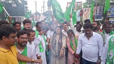 झामुमो ने रणधीर वर्मा चौक पर केंद्र सरकार के खिलाफ किया विरोध और पुतला दहन देखिए 99 न्यूज पर लाइव