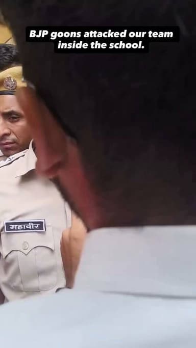 JNG आशुतोष रांका--अभी भाजपा के गुंडे स्कूल में घुस आए और हमारी टीम के लोगों के साथ मारपीट की। बच्चों के सामने।
और यह सब जब हुआ, तब थानागाजी के SHO ने अपनी पूरी टीम पीछे कर ली।
भाजपा के गुंडो से हम डरने वाले नहीं है। स्कूल तो हम ठीक कराकर ही मानेंगे।😢😊☺️