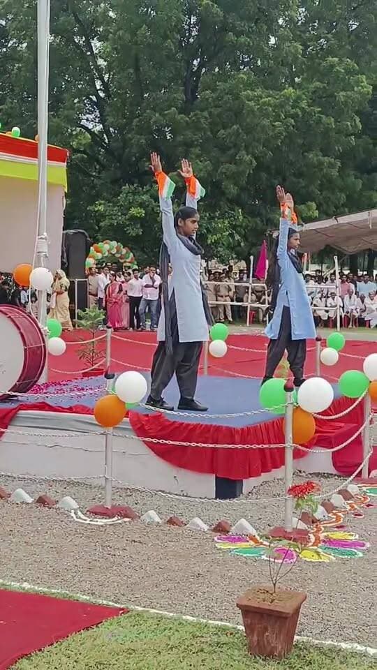 सवाई माधोपुर पुलिस लाइन परेड मैदान में डॉक्टर किरोडी लाल मीणा ने किया प्रतिभाओं को सम्मानित।
DM Sawai Madhopur, #S.P Sawai Madhopur, #PWDvibhagSawaiMadhopur, #CMO Jaipur, #PWD mantri Diya Kumari, #C.M Jaipur, #SawaiMadhopur vidhayak aur krishi mantri Kirodi Lal Meena,
#videoviral, #Facebook Page