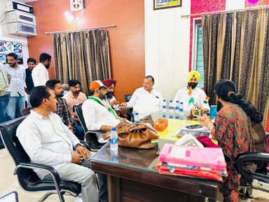 ਗਿੱਦੜਬਾਹਾ ਦੇ ਵਿਧਾਇਕ ਹਰਦੀਪ ਸਿੰਘ ਡਿੰਪੀ ਢਿੱਲੋ ਨੇ ਅੱਜ DAV ਵੈਸ਼ ਸੀਨੀਅਰ ਸੈਕੰਡਰੀ ਸਕੂਲ, ਗਿੱਦੜਬਾਹਾ ਵਿਖੇ ਅਜਾਦੀ ਦਿਵਸ ਮੌਕੇ ਕਰਵਾਏ ਗਏ ਸਮਾਗਮ ਵਿੱਚ ਪਹੁੰਚ ਕੇ ਸ਼ਿਰਕਤ ਕੀਤੀ। 🇮🇳
ਇਸ ਮੌਕੇ ਸਕੂਲ ਦੇ ਵਿਦਿਆਰਥੀਆਂ ਵੱਲੋਂ ਦੇਸ਼ਭਗਤੀ ਨਾਲ ਭਰਪੂਰ ਸ਼ਾਨਦਾਰ ਸੱਭਿਆਚਾਰਕ ਪੇਸ਼ਕਾਰੀਆਂ ਕੀਤੀਆਂ ਗਈਆਂ। ਬੱਚਿਆਂ ਦੇ ਅੰਦਰ ਦੇਸ਼ ਪ੍ਰਤੀ ਪਿਆਰ, ਜੋਸ਼ ਅਤੇ ਜਜ਼ਬਾ ਦੇਖ ਕੇ ਬੇਹੱਦ ਮਾਣ ਮਹਿਸੂਸ ਹੋਇਆ।ਆਓ, ਇਸ ਅਜਾਦੀ ਦਿਵਸ ’ਤੇ ਆਪਣੇ ਮਹਾਨ ਸ਼ਹੀਦਾਂ ਦੀਆਂ ਕੁਰਬਾਨੀਆਂ ਨੂੰ ਯਾਦ ਕਰਦਿਆਂ ਦੇਸ਼ ਦੀ ਏਕਤਾ, ਅਖੰਡਤਾ ਅਤੇ ਤਰੱਕੀ ਲਈ ਹਮੇਸ਼ਾ ਯਤਨਸ਼ੀਲ ਰਹਿਣ ਦਾ ਸੰਕਲਪ ਕਰੀਏ।
🇮🇳 ਅਜਾਦੀ ਦਿਵਸ ਦੀਆਂ ਸਮੂਹ ਦੇਸ਼ ਵਾਸੀਆਂ ਨੂੰ ਲੱਖ-ਲੱਖ ਵਧਾਈਆਂ।
ਜੈ ਹਿੰਦ! 🇮🇳