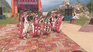 दुर्गा नवयुवक मंडल गांवबील द्वारा गणतंत्रता दिवस बड़े ही हर्षोल्लास और धूमधाम के साथ मनाया गया
#kullutodaynews #himachalpradesh #himachalupdate #MediaPower #himachalkiawaaz #KTN #ATM #shimla #kullu #rampur
