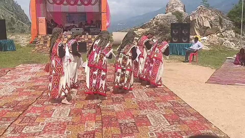 दुर्गा नवयुवक मंडल गांवबील द्वारा गणतंत्रता दिवस बड़े ही हर्षोल्लास और धूमधाम के साथ मनाया गया
#kullutodaynews #himachalpradesh #himachalupdate #MediaPower #himachalkiawaaz #KTN #ATM #shimla #kullu #rampur
