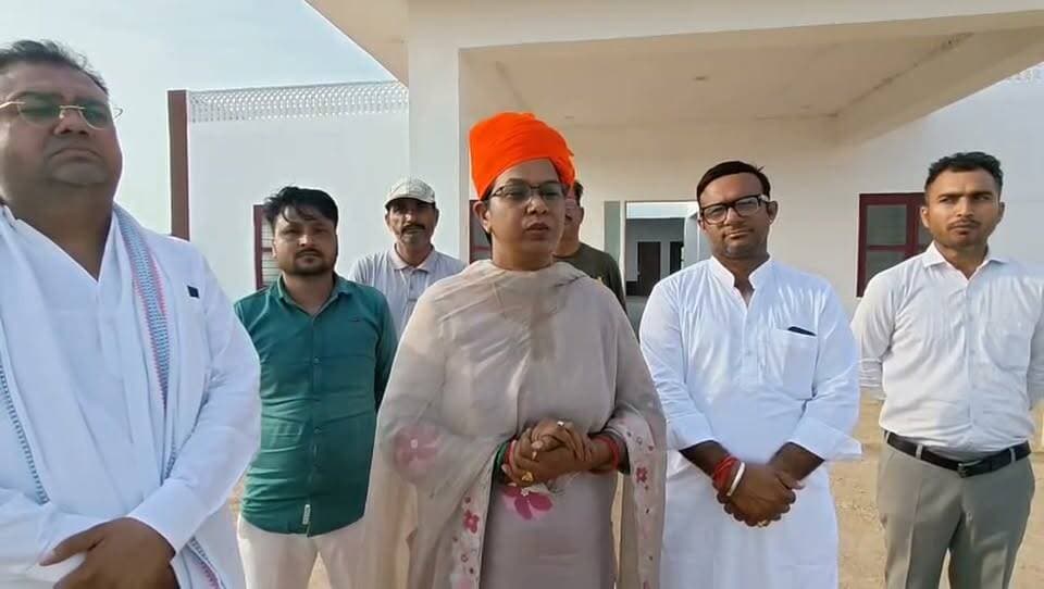 पूर्व MLA सन्तोष बावरी ने अनूपगढ के गाँव 79GB में DTO कार्यालय का किया उद्घाटन
#anupgarh #dto Santosh Bawri Mohit Chhabbra