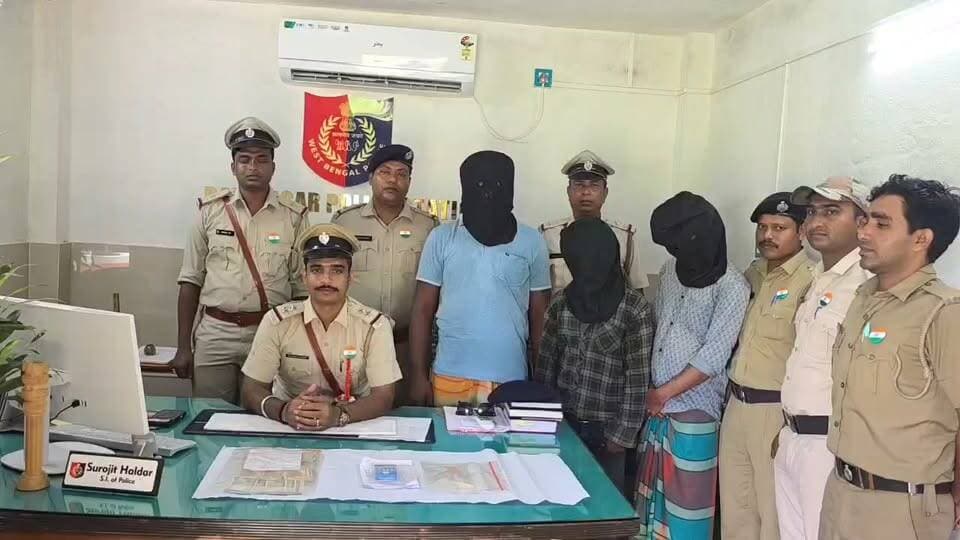 স্বাধীনতা দিবসের দিনেই জুয়ার আসরে হানা,গ্রে/প্তা/র ৩ জুয়ারি রাণীনগরে।
#রাণীনগর #জুয়া #গ্রেপ্তার #মুর্শিদাবাদ #police #পুলিশ