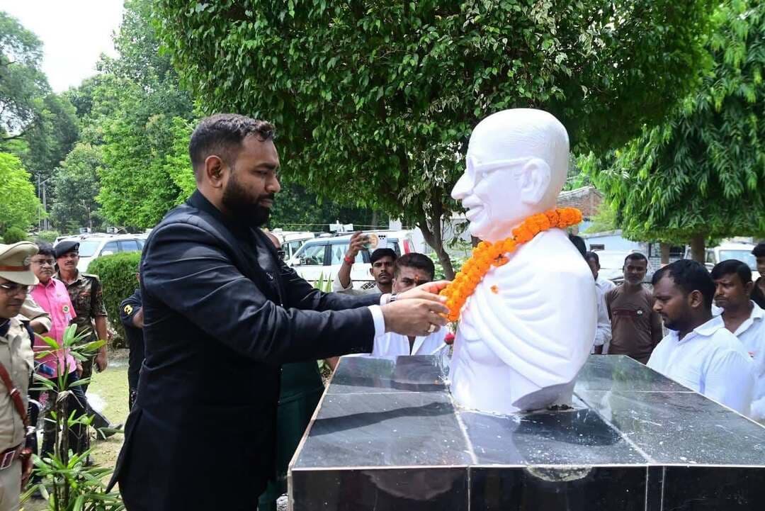 जिला परिषद कार्यालय मोतिहारी में जिला परिषद अध्यक्षा श्रीमती ममता राय ने झंडोत्तोलन किया