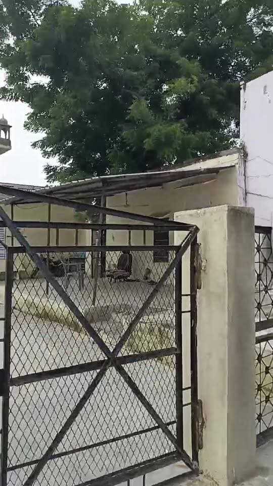 सवाई माधोपुर से बड़ी खबर
श्री दिगंबर जैन मंदिर सीमेंट फैक्ट्री में चोरी की वारदात
चौकीदार पति-पत्नी को कमरे के अंदर किया बंद
सीसीटीवी में कैद हुई चोरी की पूरी वारदात
मंदिर का दानपात्र एवं अन्य सामान किया चोरी
मध्य रात 2:30 बजे घुसे तीन चार नकाबपोस चोर
दान पात्र में एक से डेढ़ लाख रुपए होने का अंदाज़
अगले महीने खोल जाना था दान पात्र
जैन मंदिर में चोरी से जैन समाज में भारी आक्रोश
चौकीदार धोलू लाल योगी एवं अध्यक्ष नीलकमल जैन ने दी जानकारी।
DM Sawai Madhopur, #S.P Sawai Madhopur, #PWDvibhagSawaiMadhopur, #CMO Jaipur, #PWD mantri Diya Kumari, #C.M Jaipur, #SawaiMadhopur vidhayak aur krishi mantri Kirodi Lal Meena,
#videoviral, #Facebook Page