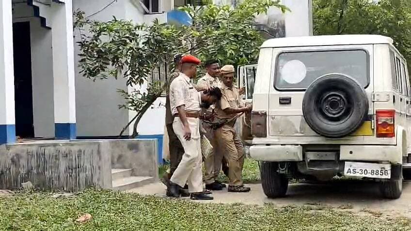 মূখ্যমন্ত্ৰীক ফেচবুক যোগে ১কোটি টকা দিলে মূখ্যমন্ত্ৰীক হ*ত্যা কৰাৰ ভাবুকি দিয়া আব্দুল মোতালেবৰ বিৰুদ্ধে ভূৰাগাঁও আৰক্ষী থানাত গোচৰ ৰুজু কৰি আদালত প্ৰেৰণ কৰে। আব্দুল মোতালেবৰ বিৰুদ্ধে ভূৰাগাঁও আৰক্ষী থানাত ৮৬/২৬ নম্বৰত গোচৰ ৰুজু হৈছে।
