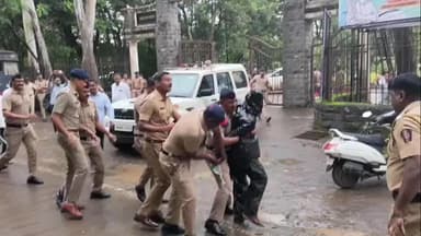 करवीर: आरटीओ अधिकाऱ्यांवर कोट्यवधींच्या फसवणुकीचे आरोप जिल्हाधिकारी कार्यालयाबाहेर आत्मदहनाचा प्रयत्न