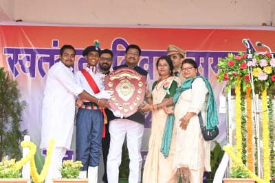 महासमुंद में जिले के प्रभारी एवं खाद्य मंत्री श्री दयालदास बघेल ने किया ध्वजारोहण