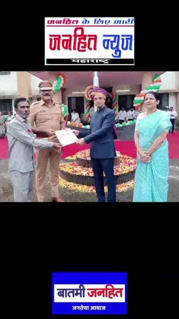 उल्हासनगर तहसीलदार व प्रांत अधिकारी व पोलीस अधिकारी यांच्या हस्ते आल्हाट यांना प्रमाणपत्र