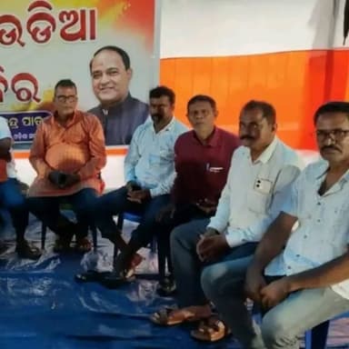 ପବିତ୍ର ଶ୍ରାବଣ ସୋମବାରରେ ଓଡ଼ିଶାର କୈଳାସ କପିଳାସ ପୀଠରେ ବାବା ଚନ୍ଦ୍ରଶେଖରଙ୍କ ଜଳାଭିଷେକ ପାଇଁ ରବିବାର ଦିନ ଶ୍ରଦ୍ଧାଳୁଙ୍କ ଜନସମୁଦ୍ର! 🕉️🚩
ମାନ୍ୟବର ମନ୍ତ୍ରୀ ଶ୍ରୀଯୁକ୍ତ କୃଷ୍ଣଚନ୍ଦ୍ର ପାତ୍ର ମହୋଦୟଙ୍କ ସୁନ୍ଦର ଆୟୋଜନରେ କପିଳାସ ପାଦଦେଶରେ ଆୟୋଜିତ "ବୋଲବମ୍ କାଉଡ଼ିଆ ଭକ୍ତ ସେବା ଶିବିର" ରେ ଆଜି ଉପସ୍ଥିତ ରହି ଶ୍ରଦ୍ଧାଳୁମାନଙ୍କ ସେବା କରିବାର ଅଭୁଲା ସୁଯୋଗ ପାଇଲି। ସେବାରେ ହିଁ ମାଧବ — ଭକ୍ତମାନଙ୍କର ହସ ଓ ପବିତ୍ର ଆଶୀର୍ବାଦ ମନକୁ ଅପୂର୍ବ ଆନନ୍ଦରେ ଭରିଦେଲା।
ଏଭଳି ଆଧ୍ୟାତ୍ମିକ ଓ ଜନସେବାମୂଳକ କାର୍ଯ୍ୟକ୍ରମ ପାଇଁ ମାନ୍ୟବର ମନ୍ତ୍ରୀଙ୍କୁ ଅଶେଷ କୃତଜ୍ଞତା! 🙏#public #newsodiaodisha
🔱 ଜୟ ବାବା ଚନ୍ଦ୍ରଶେଖର! ହର ହର ମହାଦେବ! 🔱
#BolBam #KapilasDhenkanal #KaudiaYatra ShravanSomvar OdishaCulture MahadevBhakti BhaktiSewa JayChandrasekhar OdishaTourism MinisterSevaPahal