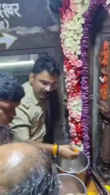उज्जैन मे कलेक्टर, SP ने नागपंचमी पर रात 12 बजे नागचंद्रेश्वर मंदिर में किए दर्शन #highlights #ujjen