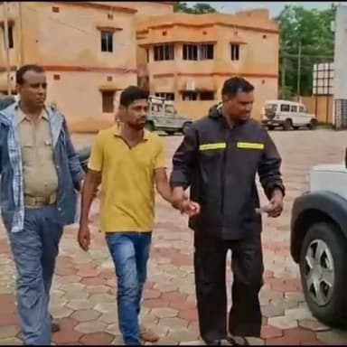 ମହିଳା ଙ୍କୁ ମାରିଥିବା ବ୍ୟକ୍ତି #ଇଏ_ସଞ୍ଜୁକ୍ତାଙ୍କୁ_ମାରି_ଜଙ୍ଗଲରେ_ଫିଙ୍ଗି_ଦେଇଥିଲା
#public #newsodiaodisha#craimenews
#ବକେୟା_ଟଙ୍କା_ମାଗିବାରୁ_ମହିଳାଙ୍କୁ_ପଥରରେ_ଛେଚି_ବିବତ୍ସ_ଭାବରେ_ହତ୍ୟା_କରିଥିଲା_ଅଭିଯୁକ୍ତ_ବିଷ୍ଣୁ
୨୪ଘଣ୍ଟା ଭିତରେ ହତ୍ୟାକାରୀକୁ ଗିରଫ କରିଛି ତୁମୁସିଙ୍ଗା ପୋଲିସ ବକେୟା ଟଙ୍କା ମାଗିବାରୁ କନ୍ତିଓ ପୁଟସାହିର ବିଷ୍ଣୁ ପ୍ରସାଦ ସାହୁ ସଞ୍ଜୁକ୍ତା ସାହୁଙ୍କୁ ପଥରରେ ଛେଚି ହତ୍ୟା କରିଥିଲା ଘଟଣାର ଅଧିକ ତଦନ୍ତ ଜାରି ରହିଛି : ଏସପି ଢେଙ୍କାନାଳ