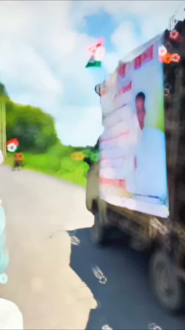 जिला पंचायत पद के प्रत्याशी शालू यादव के नेतृत्व में निकली विशाल तिरंगा रेली युवाओं ने लिया बढ़-चढ़कर हिस्सा