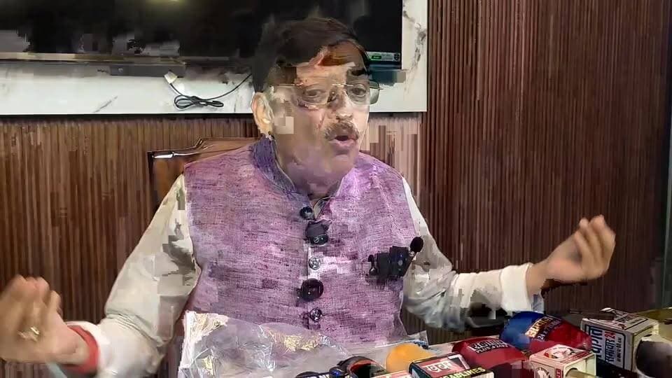 दो जगह वोट वालों पर होगी कार्रवाई, जाएंगे जेल, देखिए पूर्व विधायक राजेश शुक्ला ने press conference कर क्या कुछ कहा।
#राजेशशुक्ला #पूर्वविधायक #प्रेसवार्ता #दो_जगह_वोट #वोटर_लिस्ट #चुनाव #उत्तराखंड #रुद्रपुर #किच्छा #बड़ीखबर #राजनीतिकबयान #FrontNewsNetwork