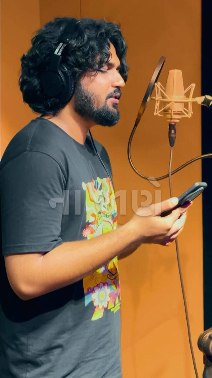 Varasavi De ne tu with My Own Gujju Shayari
Here is bts of my Vocal recordings from @themusiclabstudio
#gujjurider #varasavidenetu #gujaratisong #varsad