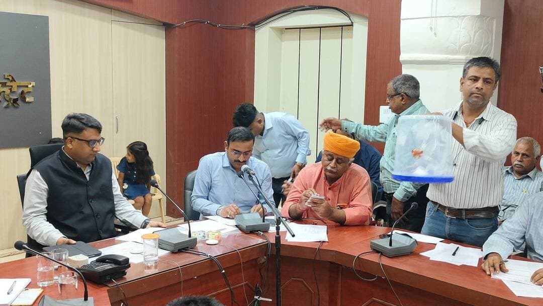 बीकानेर से खबर
देशनोक नगरपालिका के 25 वार्डों की आरक्षण लॉटरी, चुनावी तस्वीर साफ
SC वर्ग के लिए वार्ड आरक्षित
वार्ड नंबर — 10, 3, 8, 5 और 16
SC महिला के लिए वार्ड नंबर 4 आरक्षित
OBC वर्ग के लिए वार्ड आरक्षित
वार्ड नंबर — 18, 21, 23, 13 और 7
OBC महिला के लिए 2 वार्ड आरक्षित
वार्ड नंबर — 18 और 21
सामान्य महिला के लिए वार्ड आरक्षित
वार्ड नंबर — 17, 25, 24, 14 और 15
सामान्य वर्ग के लिए वार्ड
वार्ड नंबर — 6, 9, 2, 22, 11, 1, 20, 12 और 19
<nis:link nis:type=tag nis:id=bikaner nis:value=bikaner nis:enabled=true nis:link/> <nis:link nis:type=tag nis:id=election nis:value=election nis:enabled=true nis:link/> <nis:link nis:type=tag nis:id=rajasthan nis:value=rajasthan nis:enabled=true nis:link/> <nis:link nis:type=tag nis:id=deshnok nis:value=deshnok nis:enabled=true nis:link/> <nis:link nis:type=tag nis:id=bikaner_update nis:value=bikaner_update nis:enabled=true nis:link/>