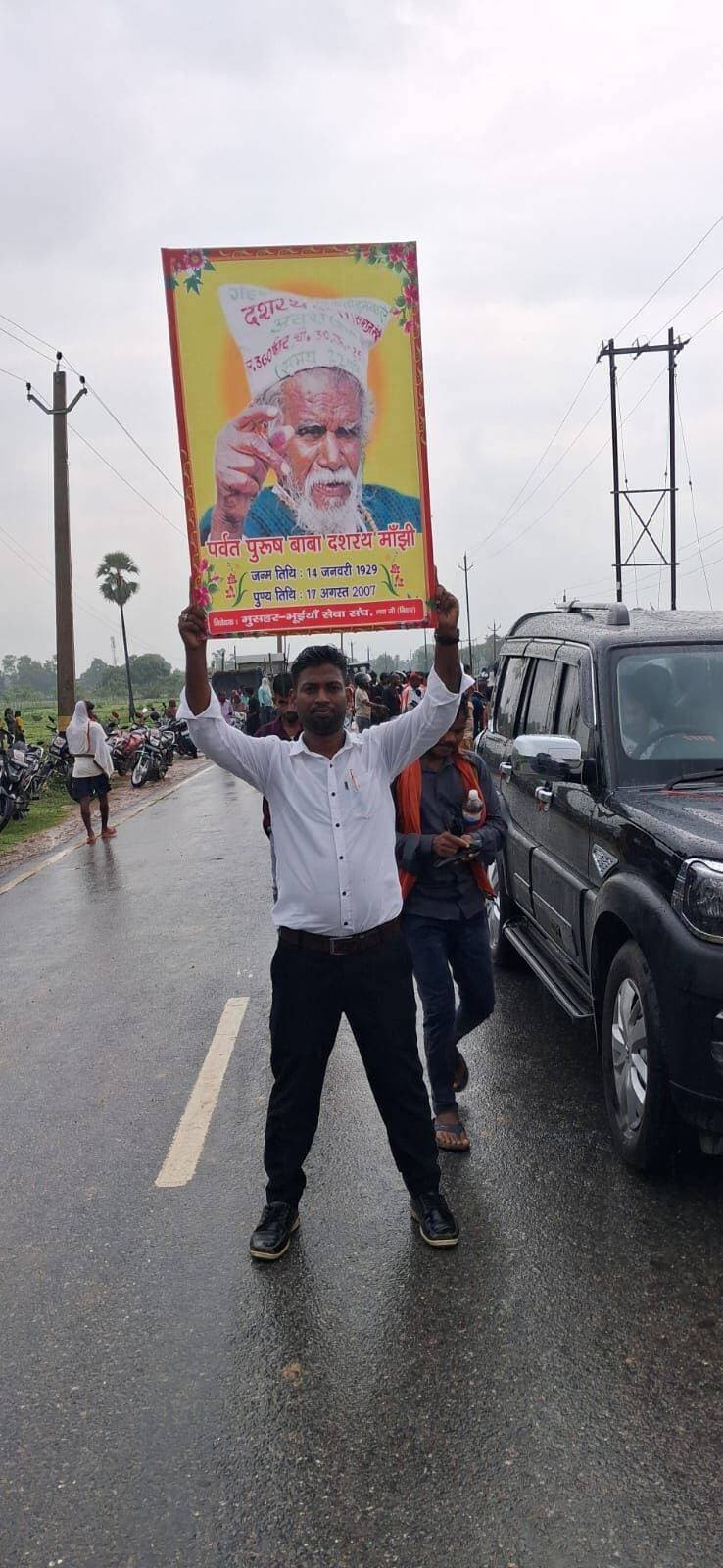 जय दशरथ ! पर्वत पुरुष दशरथ माँझी के 19वे पुण्यतिथि पर उन्हे कोटी कोटी नमन ।। Satya TV Gaya Bihar <nis:link nis:type=tag nis:id=dashrathmanjhi nis:value=Dashrathmanjhi nis:enabled=true nis:link/> <nis:link nis:type=tag nis:id=gahlor nis:value=Gahlor nis:enabled=true nis:link/>