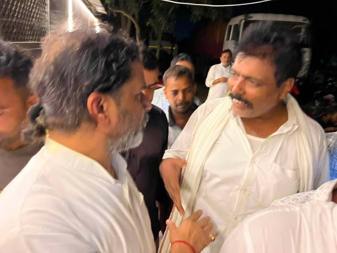 बाक़ीपुर विधायक प्रशांत किशोर पहुंचे दरभंगा
जन सुराज के प्रखंड अध्यक्ष मनोज चौधरी के साथ लाइन होटल अन्नपूर्णा ढाबा पर हुआ स्वागत समारोह