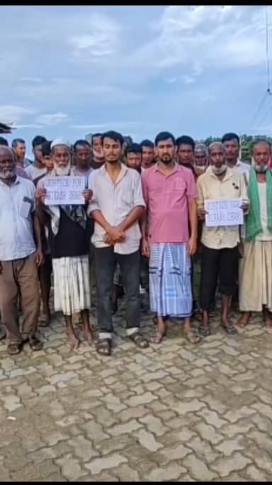 বিকাশ ধর হত্যাকাণ্ডের প্রতিবাদে গর্জে উঠলো বড়ছবড়ী গ্রামবাসী।