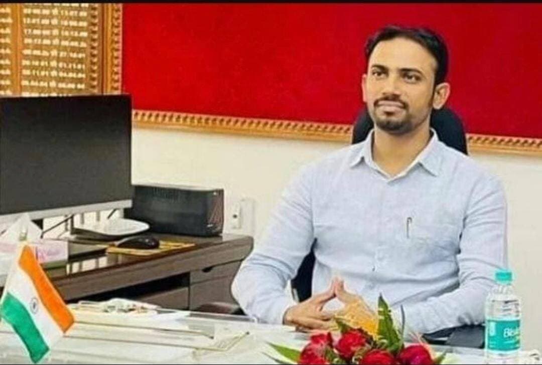 सीवान के जिलाधिकारी का तबादला कर दिया गया है। बिहार सरकार ने प्रशासनिक फेरबदल के तहत विजय_प्रकाश_मीणा को सीवान का नया_जिलाधिकारी नियुक्त किया है।