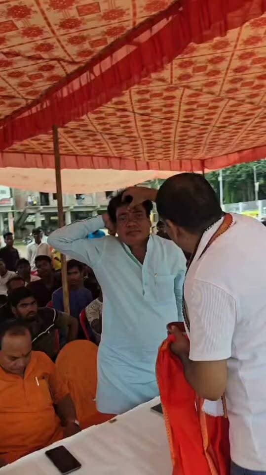कुश्ती दंगल कार्यक्रम में पूर्व विधायक व राष्ट्रीय चेरो जनजातीय महासंघ राष्ट्रीय अध्यक्ष हरिराम चेरो का स्वागत हुआ