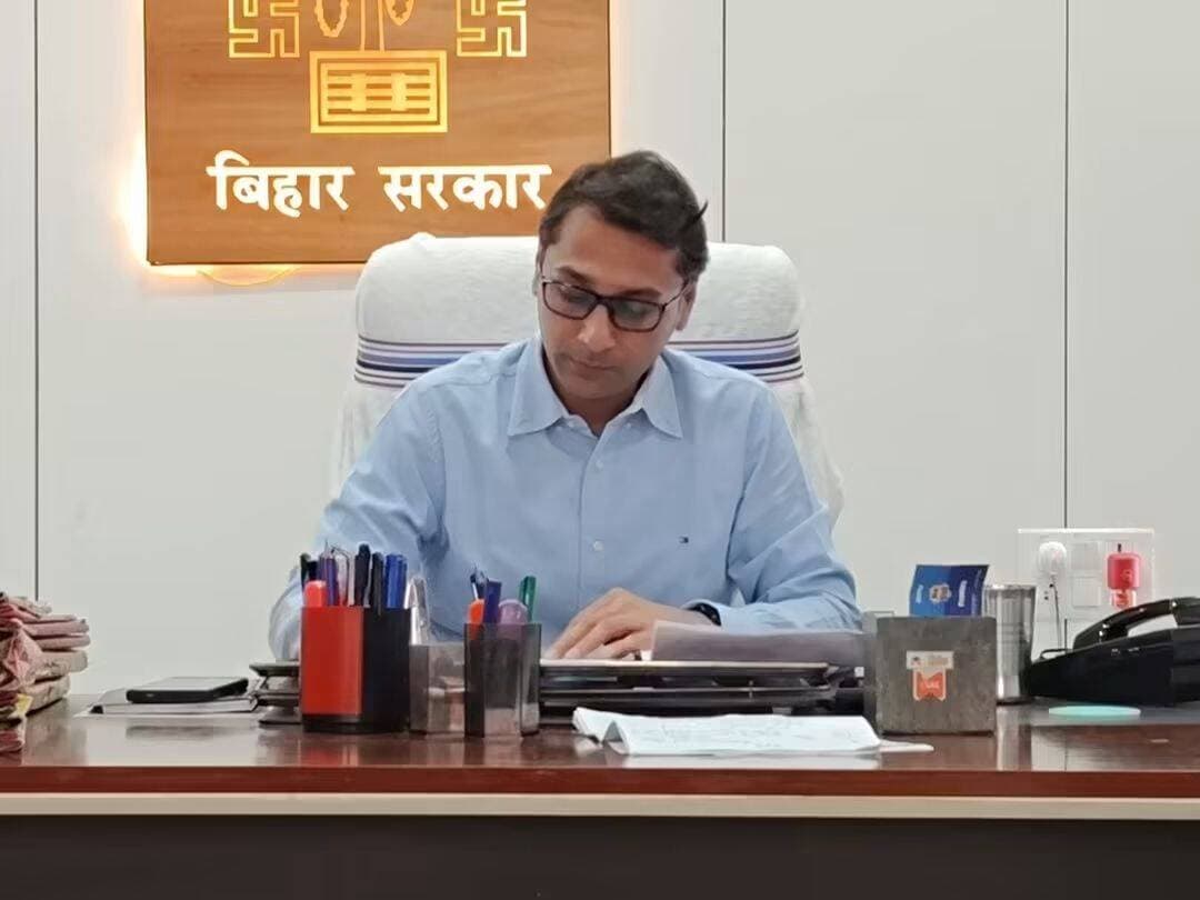 सीतामढ़ी डीएम रिची पांडे का हुआ तबादला, तनय सुल्तानिया बने सीतामढ़ी के नए डीएम, अधिसूचना जारी
<nis:link nis:type=tag nis:id=न्यू़जबिहारकीआवाज nis:value=न्यू़जबिहारकीआवाज nis:enabled=true nis:link/> <nis:link nis:type=tag nis:id=newsbiharkiaawaj nis:value=newsbiharkiaawaj nis:enabled=true nis:link/>
