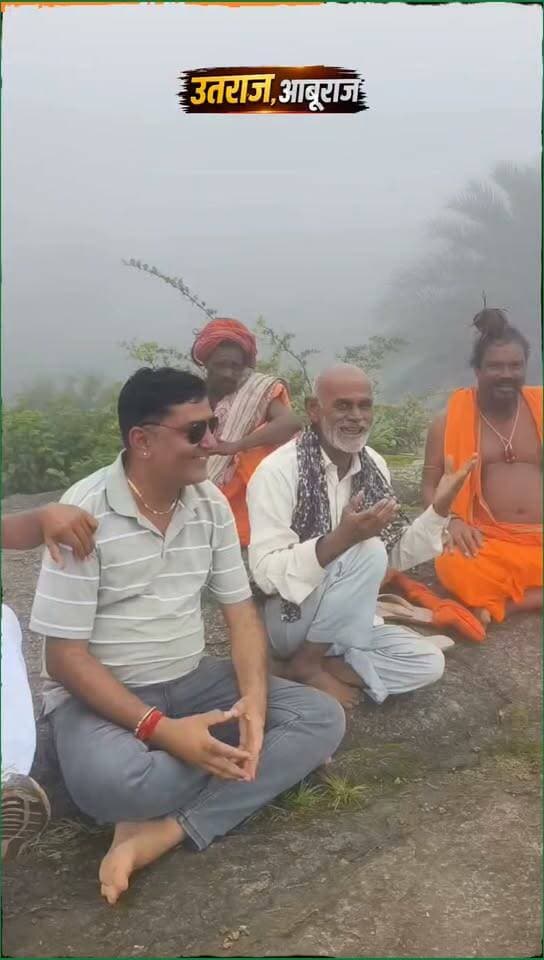 आबूराज के जंगलों में उतरज दाता चंदन गिरी जी महाराज के दर्शन करने जाते वक्त, रास्ते में एक साधु की कोयल-सी मधुर आवाज़ ने कदम रोकने एवं झूमने पर मजबूर कर दिया।
प्रकृति की गोद में गूंजती वह मधुर वाणी और संत का सान्निध्य-सचमुच एक अद्भुत आध्यात्मिक अनुभव रहा।
#aaburaj
