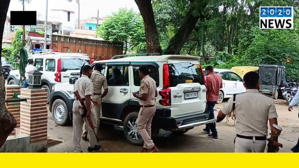 पटना जिले के मनेर स्थित हल्दी छपरा गांव में एक महिला की संदिग्ध अवस्था में हुई मौत, परिवार वालों के बीच मचा कोहराम, घटना की सूचना पर पहुंची एफएसएल और पुलिस की टीम जांच के लिए जुटी, पोस्टमार्टम रिपोर्ट के बाद ही मामला स्पष्ट हो पाएगा- थाना अध्यक्ष रजनीश कुमार. #manerthana #patnapolice #bihar #Deathunder #suspiciouscircumstances #fslteampatna