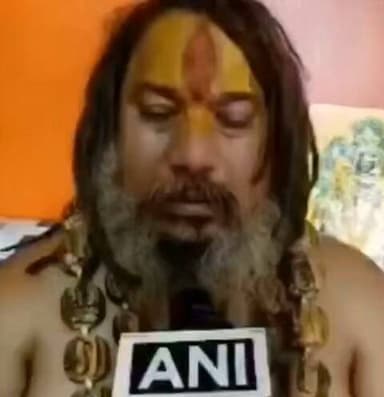आखिर क्या वजह होगी जो इतनी जल्दी अपने ही बयान से पलटी मार, इस तरह का बयान देना पड़ रहा है।
अभी कुछ दिनों पहले ही यही परमहंस आचार्य राम मंदिर चंदा चोरी का विरोध कर रहे सांसद पप्पू यादव का सिर मांग रहे थे।
लेकिन आज अचानक से भाजपा का और उनकी नीतियों का इतना विरोध?