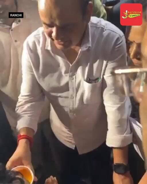 देवेंद्र महतो का अनशन तुड़वाने पहुंचे मंत्री इरफान अंसारी !
