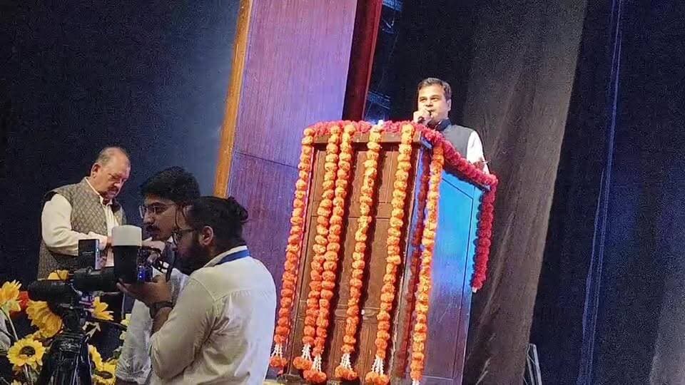 झारखंड महोत्सव-02 का भव्य आयोजन LIVE 🔴
नई दिल्ली के मंडी हाउस स्थित LTG Auditorium से देखिए झारखंड की समृद्ध लोक संस्कृति, कला, संगीत, लोक नृत्य और परंपरा की शानदार प्रस्तुति।
झारखंड की मिट्टी की खुशबू और संस्कृति की पहचान अब राष्ट्रीय राजधानी दिल्ली में। ❤️🌿
🎭 आयोजक: Jharkhand Association Delhi एवं Omega Group
LIVE जुड़ें, देखें और इस सांस्कृतिक उत्सव को ज्यादा से ज्यादा SHARE करें।
#JharkhandMahotsav #JharkhandMahotsav2026 #JharkhandCulture #JharkhandLive #Jharkhand #JharkhandAssociationDelhi #OmegaGroup #JharkhandFolkDance #JharkhandFolkMusic #JharkhandFestival #JharkhandKiSanskriti #Delhi #Mandihouse #LTGAuditorium #झारखंडमहोत्सव #झारखंडसंस्कृति #झारखंड #लाइव_स्ट्रीम