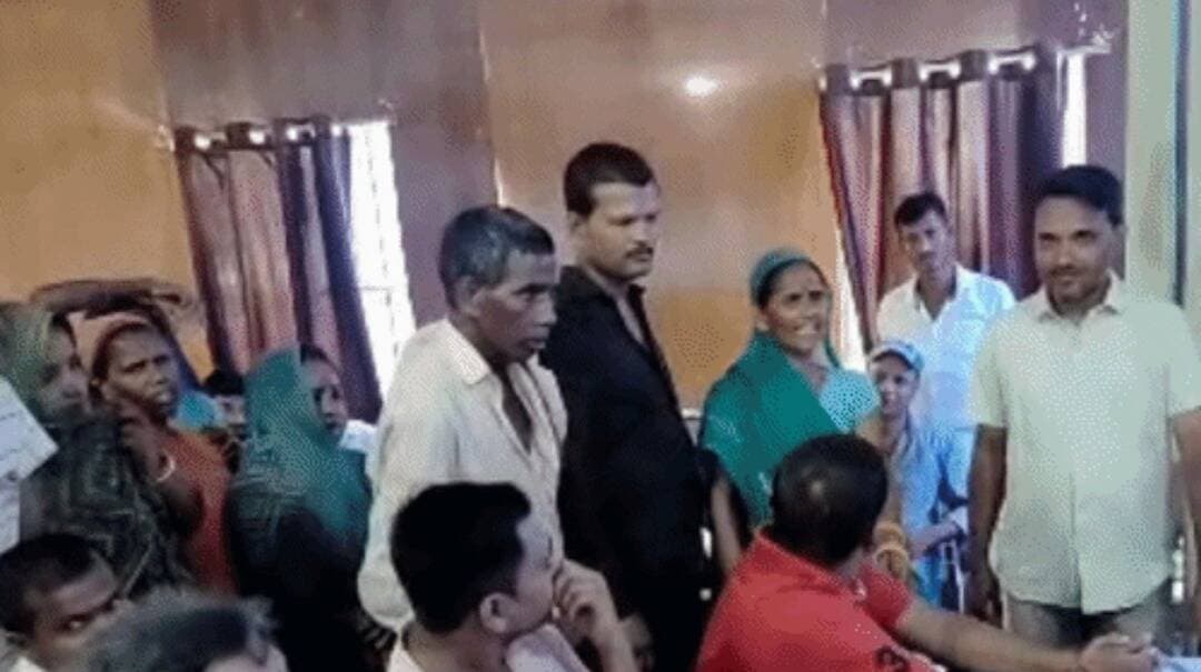 दरभंगा में आवास योजना को लेकर लोगों का फूटा गुस्सा, मंत्री के सामने सुनाई अपनी परेशानी।
खबर कॉमेंट में।
<nis:link nis:type=tag nis:id=darbhanga nis:value=darbhanga nis:enabled=true nis:link/>