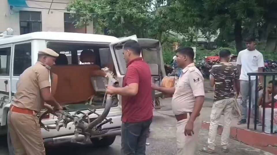 चो*री हुई वाहन की बरामदगी हुई… मगर मालिक के चेहरे पर खुशी की जगह क्यों छा गई मायूसी ? पुलिसिया उद्भेदन ने चौंकाया।
#Lakhisarai #सूर्यगढ़ा #police #Thief।