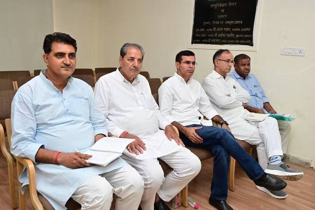 कांग्रेस ने नगर निकाय चुनाव को लेकर कसी कमर
ऑनलाइन होंगे आवेदन, PCC बैठक में बीकानेर की रणनीति तय। जिलाध्यक्षों को स्थानीय नेताओं से समन्वय कर जीताऊ उम्मीदवार चुनने की जिम्मेदारी।