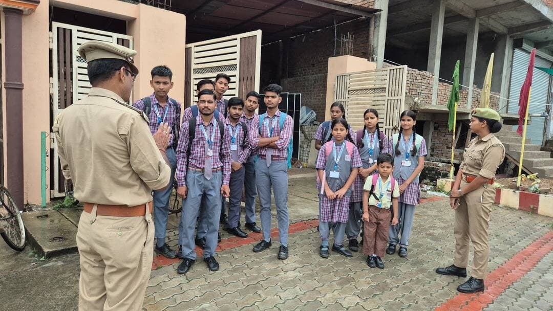 <nis:link nis:type=tag nis:id=स्कूली nis:value=स्कूली nis:enabled=true nis:link/> बच्चों को <nis:link nis:type=tag nis:id=जागरूक nis:value=जागरूक nis:enabled=true nis:link/> करती <nis:link nis:type=tag nis:id=मैनपुरी nis:value=मैनपुरी nis:enabled=true nis:link/> पुलिस