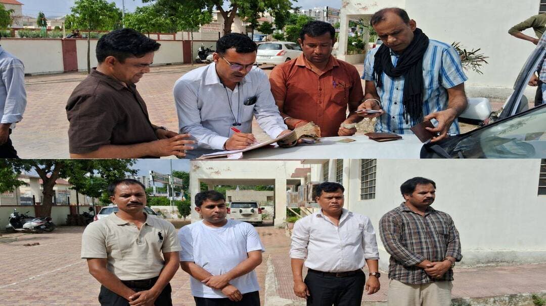 <nis:link nis:type=tag nis:id=सीकर nis:value=सीकर nis:enabled=true nis:link/> भ्रष्टाचार निरोधक ब्यूरो की बड़ी कार्रवाई,<nis:link nis:type=tag nis:id=भ्रष्टाचार nis:value=भ्रष्टाचार nis:enabled=true nis:link/> <nis:link nis:type=tag nis:id=निरोधक nis:value=निरोधक nis:enabled=true nis:link/> <nis:link nis:type=tag nis:id=ब्यूरो nis:value=ब्यूरो nis:enabled=true nis:link/> सीकर ने 4 पुलिसकर्मियों को किया ट्रैप,अयोध्या साइबर थाणे के सब इंस्पेक्टर और 3 पुलिसकर्मी रिश्वत लेते हुए ट्रैप,2 लाख 80 हजार लेते हुए रंगे हाथों किया गिरफ्तार,परिवादी के खिलाफ दर्ज मामले में कार्रवाई नहीं करने के एवज में मांगी थी घूस,400000 की मांगी थी आरोपियों ने घूस, 280000 की रिश्वत लेते रंगे हाथों गिरफ्तार,सीकर एसीबी के एएसपी विजय कुमार ने की कारवाई। <nis:link nis:type=tag nis:id=rajasthannews nis:value=RajasthanNews nis:enabled=true nis:link/> <nis:link nis:type=tag nis:id=latestnews nis:value=LatestNews nis:enabled=true nis:link/> <nis:link nis:type=tag nis:id=acb nis:value=acb nis:enabled=true nis:link/>