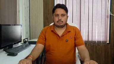 बाँदा.... मेडिकल कालेज के भ्रष्टाचार का सबसे बड़ा खुलाशा। खुलेआम लिखी जा रही दवाई का वीडियो वायरल, मेडिकल स्टोर का नाम तक बता रहा डॉक्टर। मेडिकल कालेज के प्रिंसिपल की मौन सहमति से पनप रहा भ्रष्टाचार। banda roundup की मुहिम लगातार जारी।
#banda #bandanews #bandaroundup #ranidurgavatimedicalcollage #BrajeshPathak #UPGovernment #medical
Banda Roundup BANDA News Banda - बाँदा Banda Ki Chugli Prakash Dwivedi Brajesh Pathak The Ministry of Health PMO India