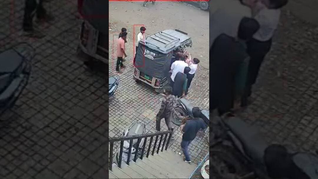जबलपुर मे रेस्टोरेंट में युवक ने महिला को घोंपा चाकू,कर्मचारियो ने ऑटो से पहुंचाया,Video #highlights