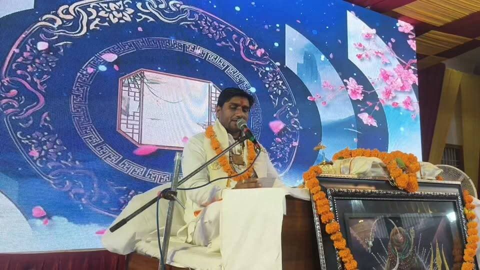 सफीदों में आचार्य को मिला शास्त्री जी का आशीर्वाद