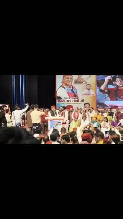 सपा बाले नेताजी बोले इनके साथ बहुत अन्याय हो रहा है, आने वाले समय में जीत कर आएंगे।