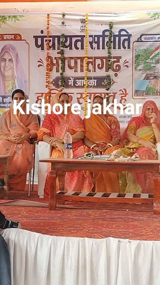 बद्रीराम जाखड़ प्रधान थे,नहीं पहनाने दिया BDO ने झंडा,मदेरणा साब ने कह दिया झंडा नहीं पहनाने देना,अशोक गहलोत का फोन आया,कलेक्टर ने कहा आपके खिलाफ मुकदमा दर्ज करवाऊँगा!! ऐसा क्या मामला हुआ, पहली बार बद्रिराम जाखड़ ने किया किस्सा का खुलासा, रामनारायण डुडी व कमसा मेघवाल हंसने लगे!!😢😊☺️