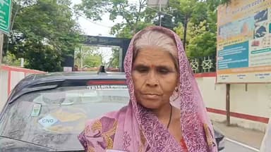 तुमरा में मकान निर्माण को लेकर विवाद, महिला ने लगाए गंभीर आरोप
कोंच/जालौन। ग्राम तुमरा निवासी उषा पत्नी अवधविहारी ने पुलिस अधीक्षक जालौन को शिकायती पत्र देकर पड़ोसी पक्ष पर मकान निर्माण में बाधा डालने, गाली-गलौज, धमकी और ₹50 हजार की कथित अवैध मांग करने के आरोप लगाए हैं।
महिला का कहना है कि उसके मकान का पट्टा है, इसके बावजूद पड़ोसी दीवार निर्माण नहीं होने दे रहे हैं।
शिकायत में सरकारी भूमि और तालाब की जमीन पर कथित कब्जे तथा उसकी जगह में खंभे गाड़ने का भी आरोप लगाया गया है।
15 अगस्त को बच्चों से अभद्र व्यवहार और गाली-गलौज किए जाने की बात भी कही गई है।
महिला ने स्थानीय थाने में सुनवाई न होने का आरोप लगाते हुए एसपी से निष्पक्ष जांच, सुरक्षा और कानूनी कार्रवाई की मांग की है।
अब पुलिस-प्रशासन की जांच के बाद ही आरोपों की वास्तविकता स्पष्ट होगी।
#कोंच #जालौन #तुमरा #मकान_निर्माण_विवाद #महिला_शिकायत #एसपी_जालौन #पुलिस_शिकायत #भूमि_विवाद #कानून_व्यवस्था #जालौन_न्यूज #कोंच_न्यूज #BreakingNews #LatestNews #UPNews #UttarPradesh #CrimeNews #PoliceNews #ViralNews #LocalNews #Bundelkhand #JalaunNews #KonchNews #NewsUpdate
