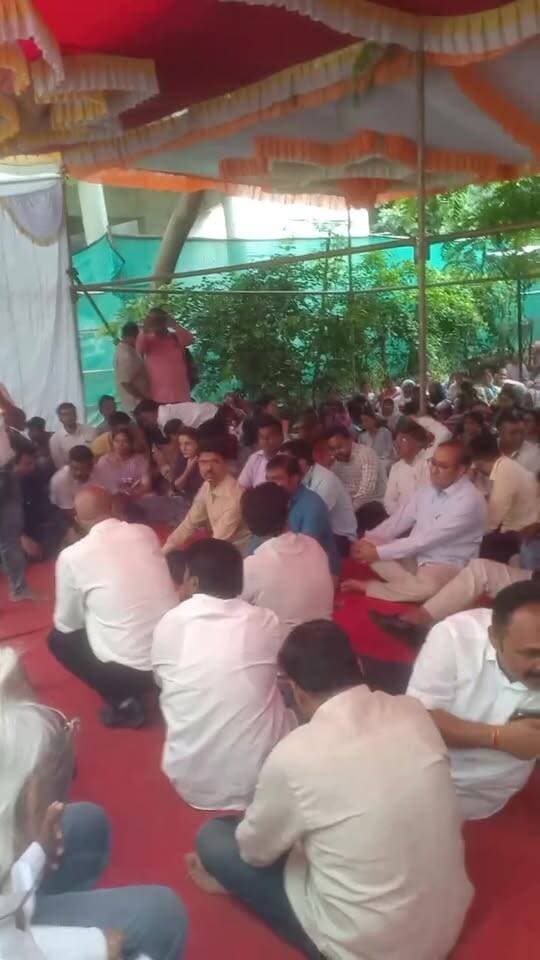 काँग्रेस पक्षाच्या मध्यस्थीने अधिकारी कर्मचाऱ्यांचे आंदोलन मागे