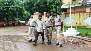 बालोद न्यूज : नाबालिग लड़की से दुष्कर्म करने वाला आरोपी अजय प्रजापति गिरफ्तार, ग्वालियर से हुई आरोपी की गिरफ्तारी, रॉन्ग नम्बर से नाबालिग लड़की से हुई पहचान, नाबालिग लड़की को बुलाया अपने शहर, फिर नाबलिग लड़की के साथ दुष्कर्म की घटना को दिया अंजाम, पॉक्सो एक्ट के तहत डौंडी पुलिस ने की कार्रवाई, आरोपी भेजा गया न्यायिक रिमांड में...Video