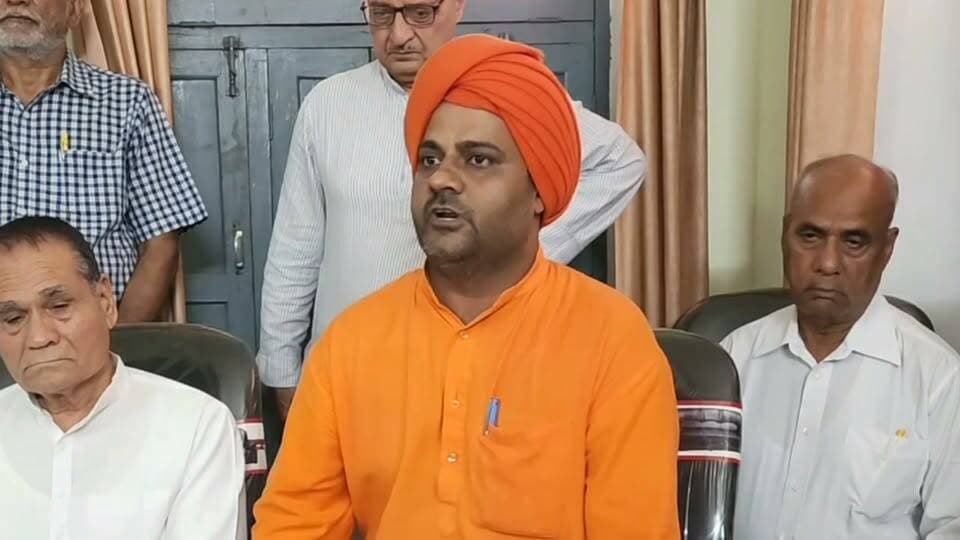 विवादित संत रामपाल के खिलाफ खोला मोर्चा #santrampal