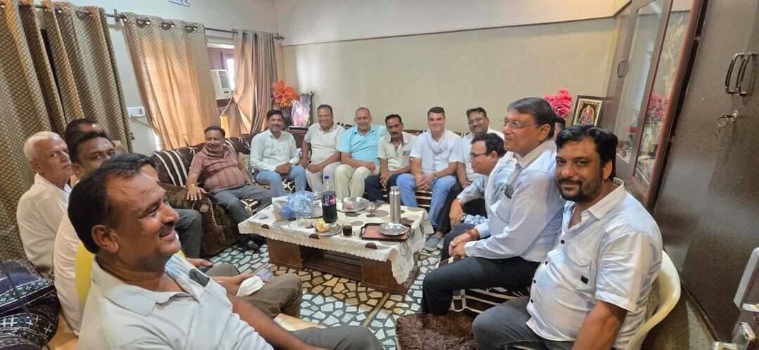 वार्ड नम्बर 23 में पार्षद पद की उम्मीदवारी जता रहे हैप्पी जिंदल ने सुमित सुथार को दिया समर्थन