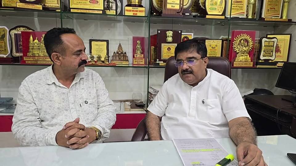 शहर की बदहाली पर बड़ा बयान
शहर की बदहाल हालत को लेकर पूर्व मेयर गौतम सरदाना का बड़ा बयान सामने आया। आखिर हिसार में सफाई, सीवरेज और सड़कों जैसी समस्याओं के लिए कौन जिम्मेदार है? क्या व्यवस्था में सुधार के लिए ठोस कदम उठाए जा रहे हैं?
🎙️ सुनिए पूर्व मेयर गौतम सरदाना ने क्या कहा…
#Hisar #GautamSardana #HisarNews #RSNExpress #HisarCity #नगरनिगम